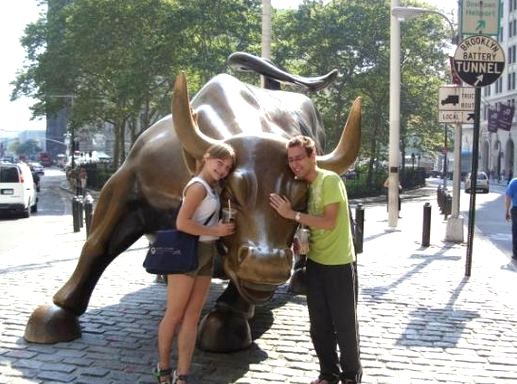 Charging Bull of Wall Street, 3,200-kilogram (7,100 lb) bronze sculpture by Arturo Di Modica 1989.